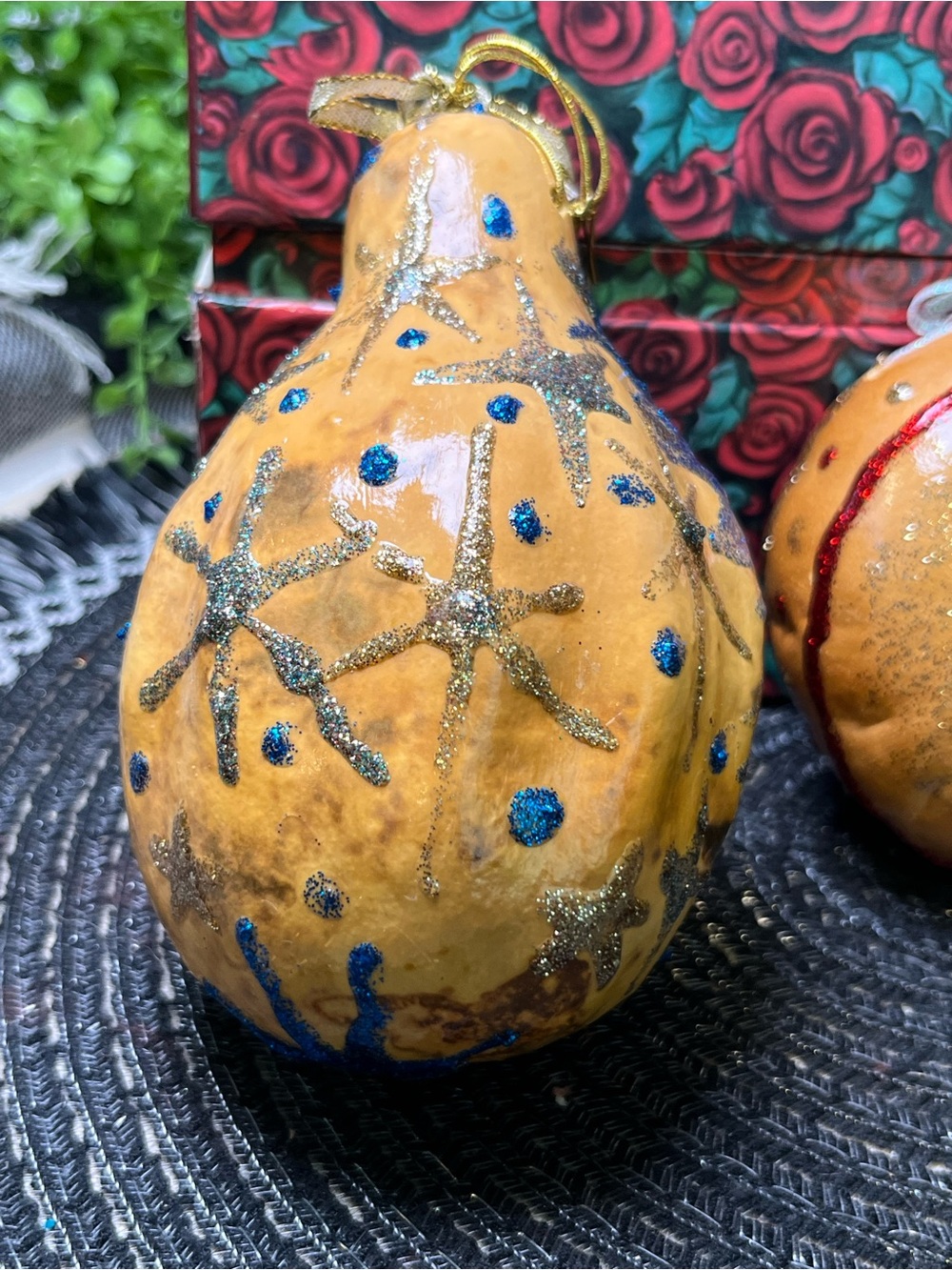 The Lindy Bowman Festive Red Santa Wreath Box With Two Beautiful Gourd Ornaments - Picture 8 of 16